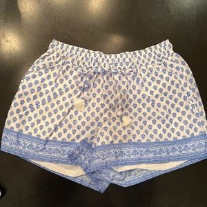 Vineyard Vines blue and white floral pull-on shorts, size XXS
